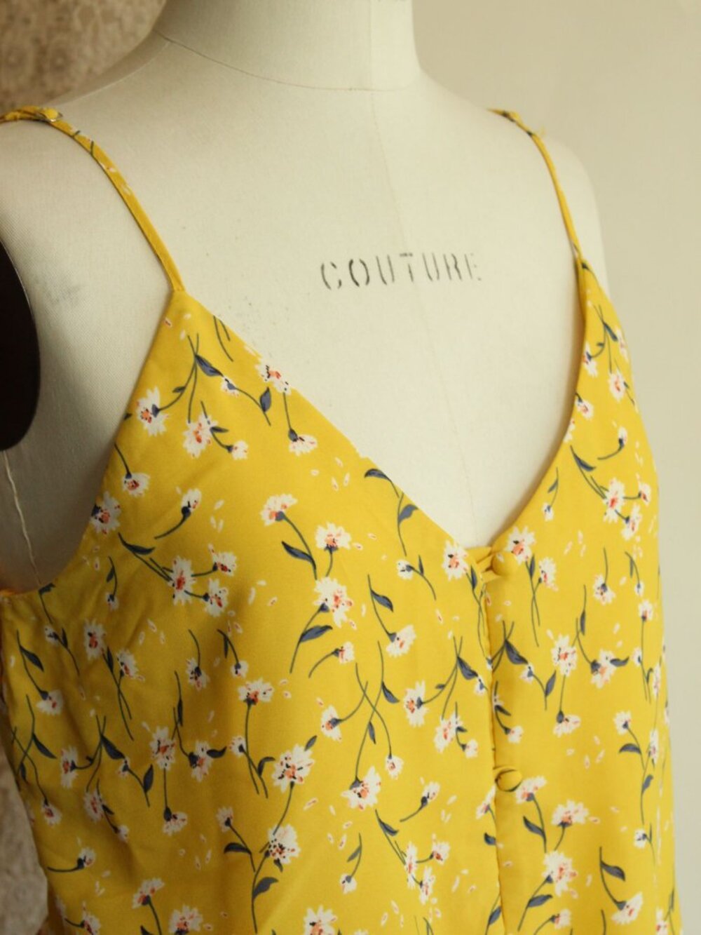 Sienna Sky Womens Top, NWT, Size Medium, Yellow Floral Tie-Front Sleeveless, - Picture 7 of 12